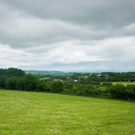 Nyaraló Hillside View By Trident Homes *